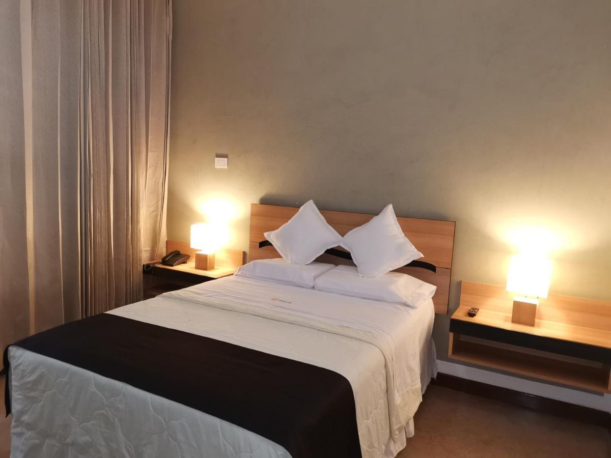 Murano Hotel โมโยบัมบา ภายนอก รูปภาพ